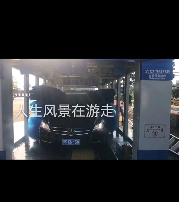 河南信陽(yáng)-潢川迎賓加油站 連續(xù)式隧道9刷電腦洗車(chē)機(jī)安裝完畢調(diào)試現(xiàn)場(chǎng)拍攝